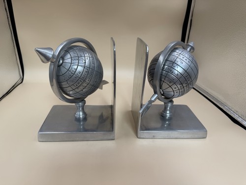 Lovely pair silver metal - pair,