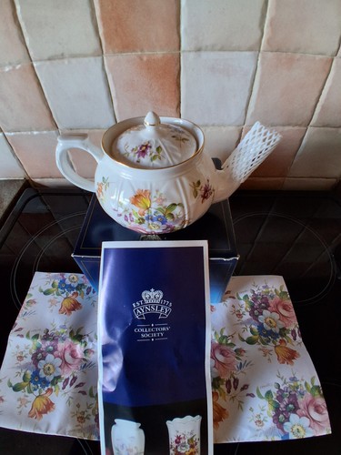 Aynsley collector society - aynsley,