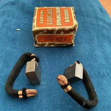 Pair of STARTER BRUSHES Lucas