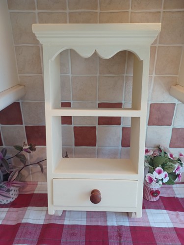 Pretty vintage wooden shelf - ~pretty,
