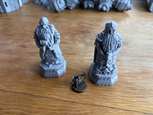 Pair dwarf statues terrain - pair,