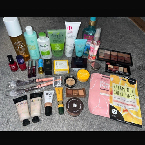 Mixed brands make - mixed, make-up