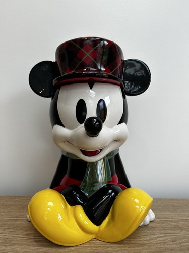 Disney store holidays - disney,