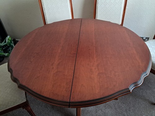 Mahogany table with - table, 6
