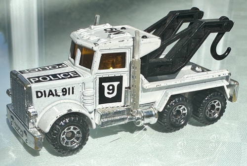 Matchbox peterbilt police tow - matchbox,