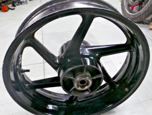 Honda cbr 400 - gullarm, rear