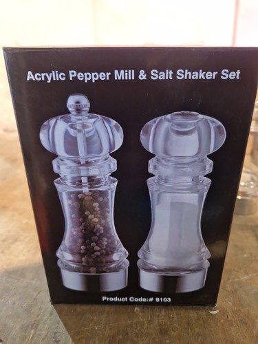 Salt and pepper mills - salt,