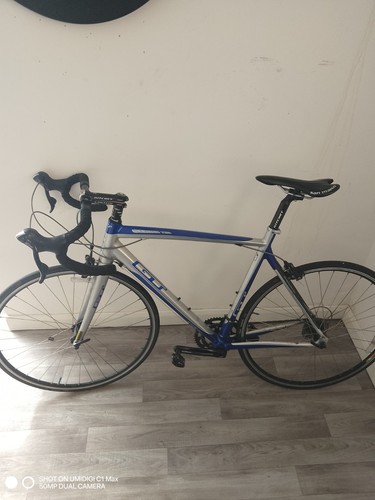 Road bike - road,