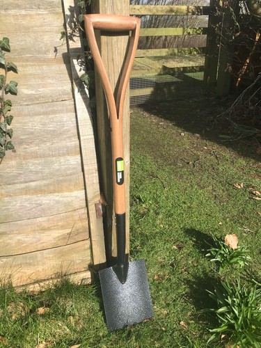 Draper young gardener digging - draper,