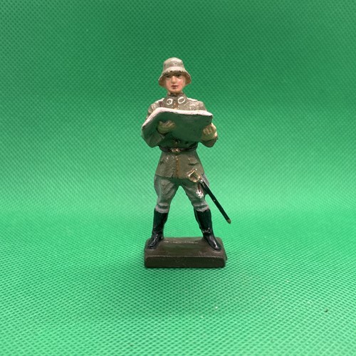Lineol german soldier reading - german,