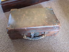 SMALL WW2 ? VINTAGE LEATHER EVACUEE ? CHILDRENS CARRY SUITCASE