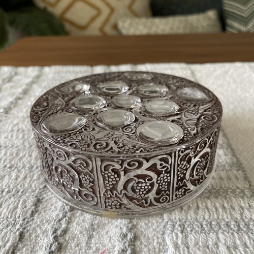 Lalique roger powder box - ‘roger’,