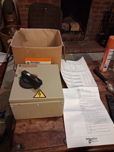 Merlin gerin mgfa0203 enclosed - mgfa0203,
