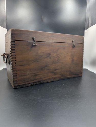 Pine storage trunk - trunk, joints