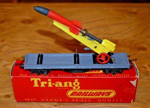 Vintage boxed tri - boxed, tri-ang