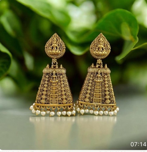 Gopuran jhumka earing