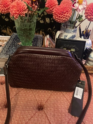 Dark chocolate woven leather - dark/,