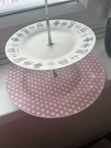 Two tier cake - stand, pretty