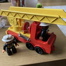 LEGO Duplo Vintage Fire Engine 1987 Fire Truck x 2 figures