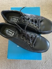 DB wider fit shoes black -