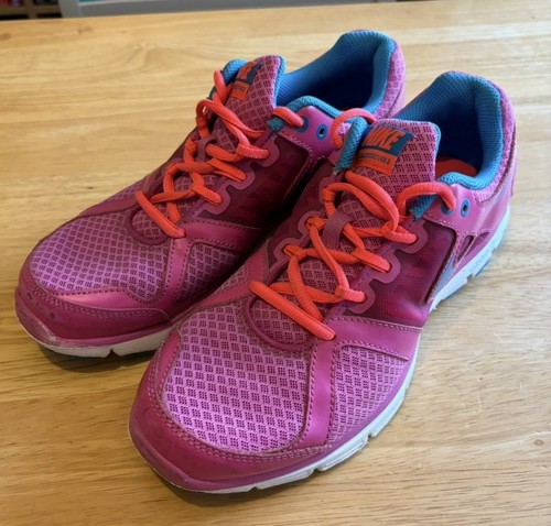 Adult size nike - 5.,