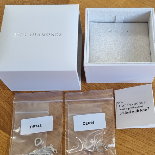 Hot diamonds white - diamonds, square