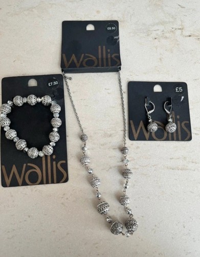 Brand new wallis bundle - wallis,