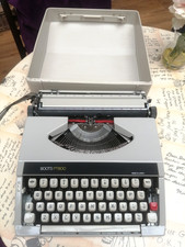 Boots PT800 Portable Typewriter in original case, colour ribbon 1980s service ne