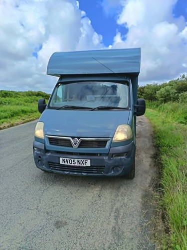 Tonne horse box - horse, box,