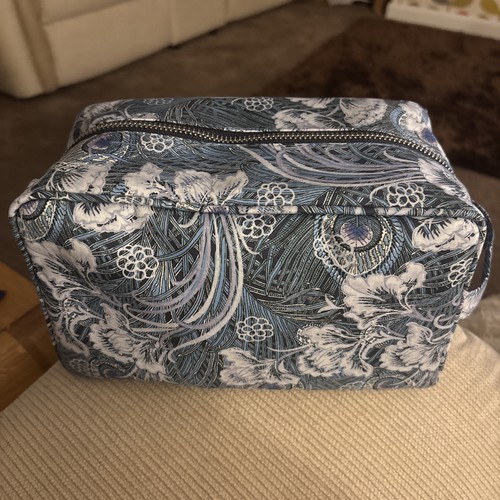 Liberty print wash - bag, blue