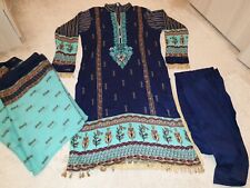 Navy/Green Ladies Salwar Kameez Set with floral patterns (Medium)