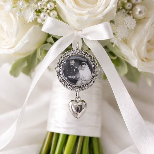 Wedding bouquet photo charm