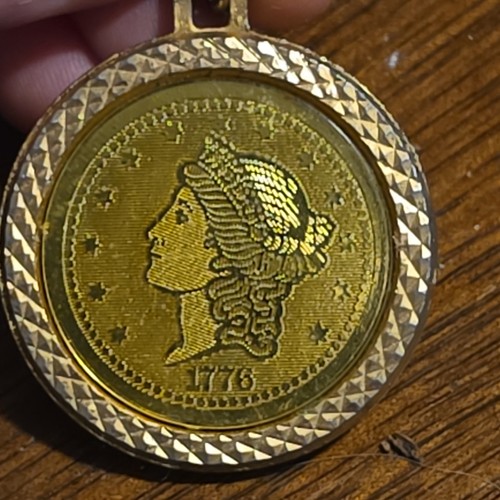 Gold tone round - gold, pendant