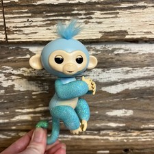 Fingerlings - Interactive Baby