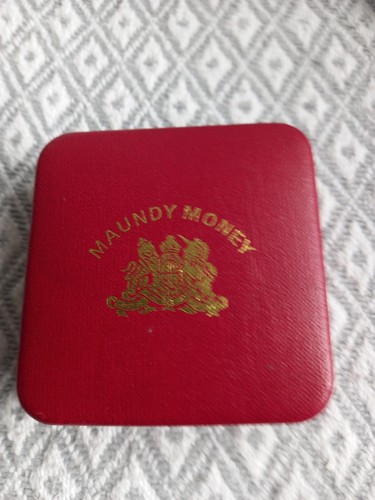 2000 maundy money set - money,