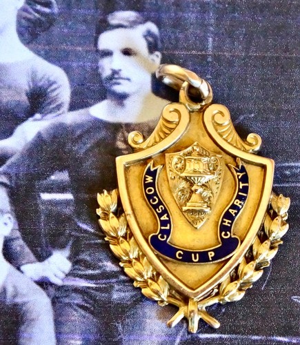 18ct gold football - 18ct, medal