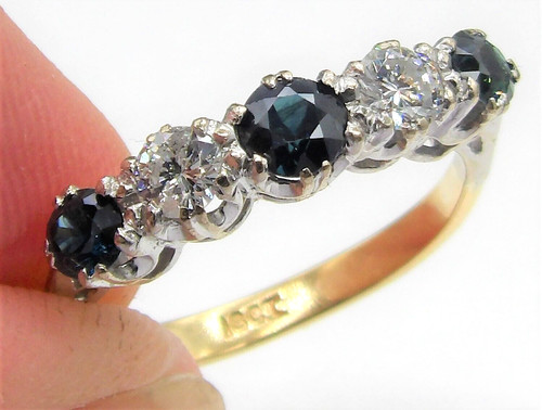 18ct gold sapphire 3ct - sapphire, 0.3ct