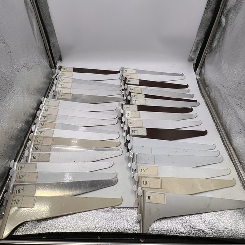 Lot metal shelf - of,