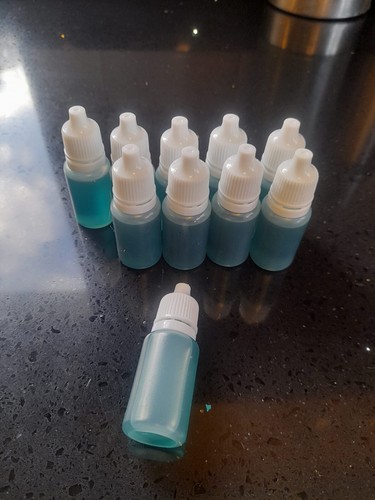 10ml bottle green co2 and - 10ml, of