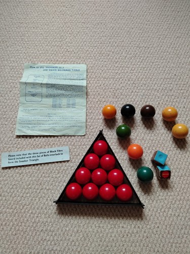 Vintage 1950s snooker balls