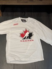 Bauer Hockey Canada White Fan
