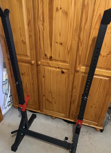 Squat rack adjustable