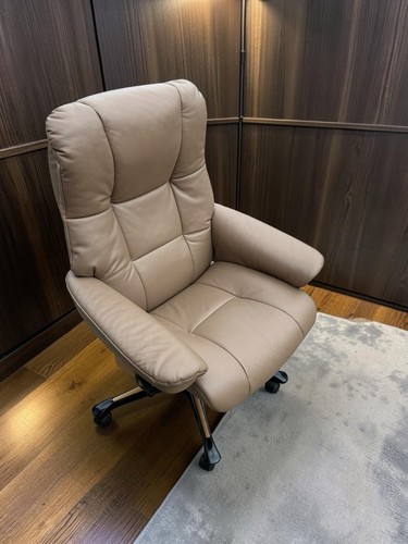 Little used ekornes - little,