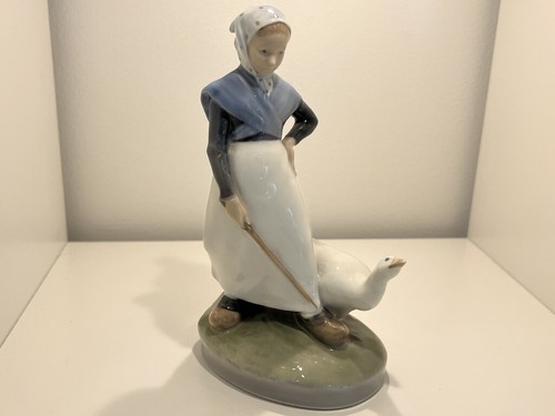 Royal copenhagen figurine girl - royal,