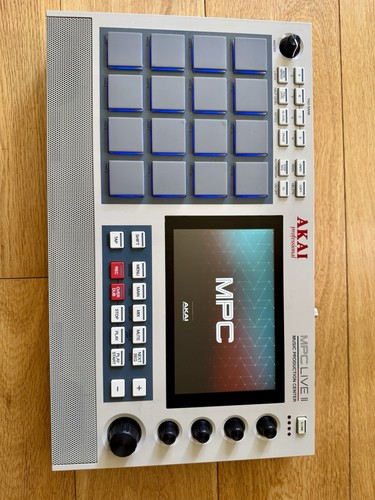 Akai mpc live retro edition - akai,