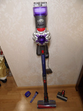 Dyson v8 cordless cleaner-NEW