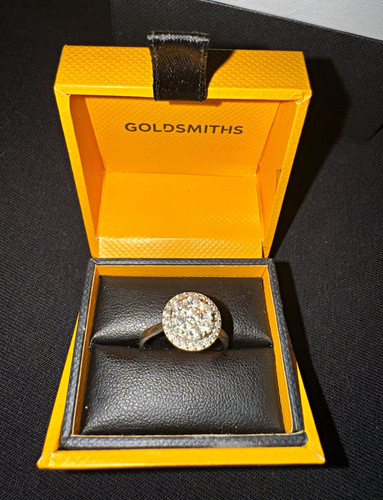 19k white gold carat - 19k, round