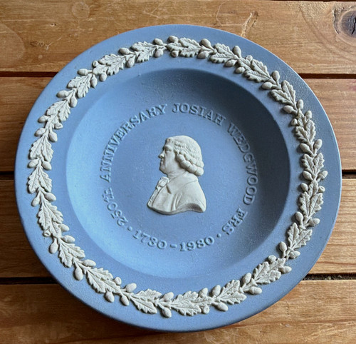 Wedgwood blue white - &,