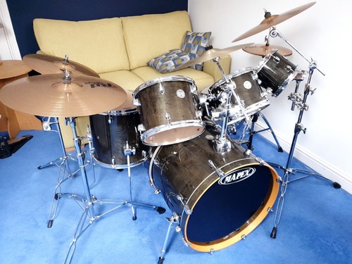 Complete drum kit - with, cymbals