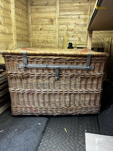Large wicker lockable lined - large,